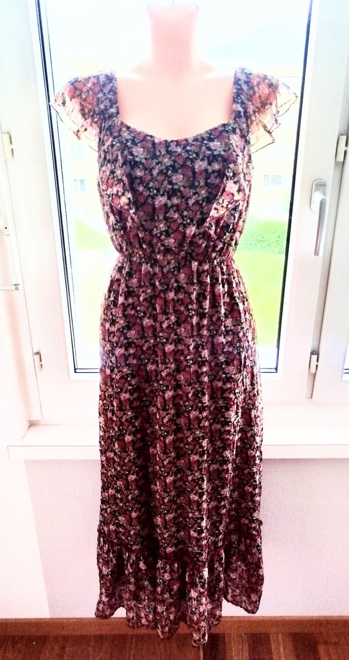 Kleider: Sommerkleid mit Blumen, Größe S – Gebraucht aus Wauwil von Sanczeza