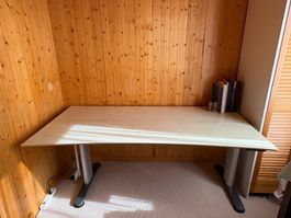 Höhenverstellbarer Schreibtisch / Stehpult / Steh-Sitz-Tisch