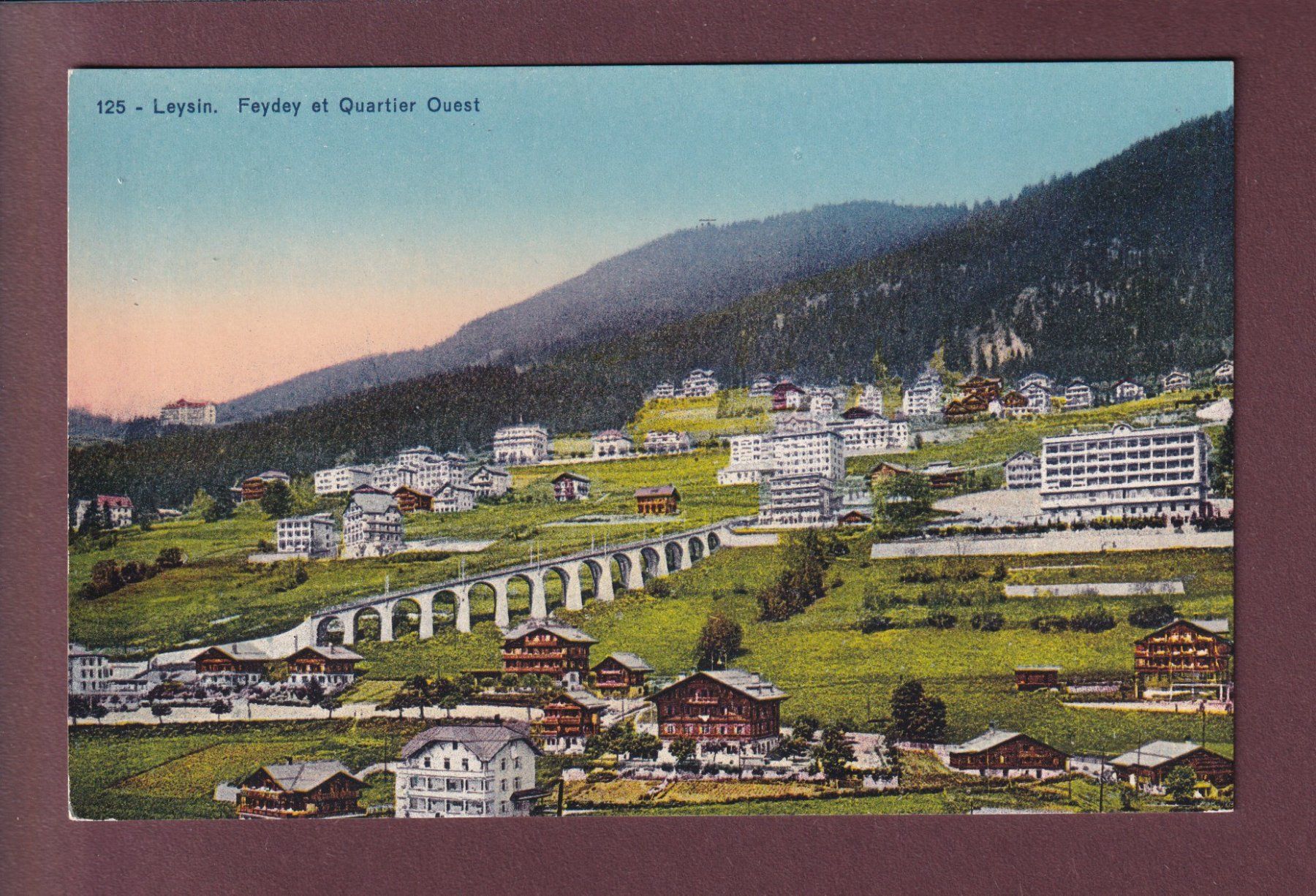 Cartoline postali: LEYSIN - Feydey - Quartier Ouest – Usato da Pully venduto da nicecards