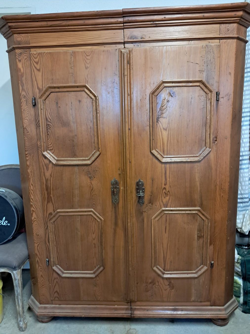 Armadi: Antiker Schrank – Usato da Fällanden venduto da nassoss