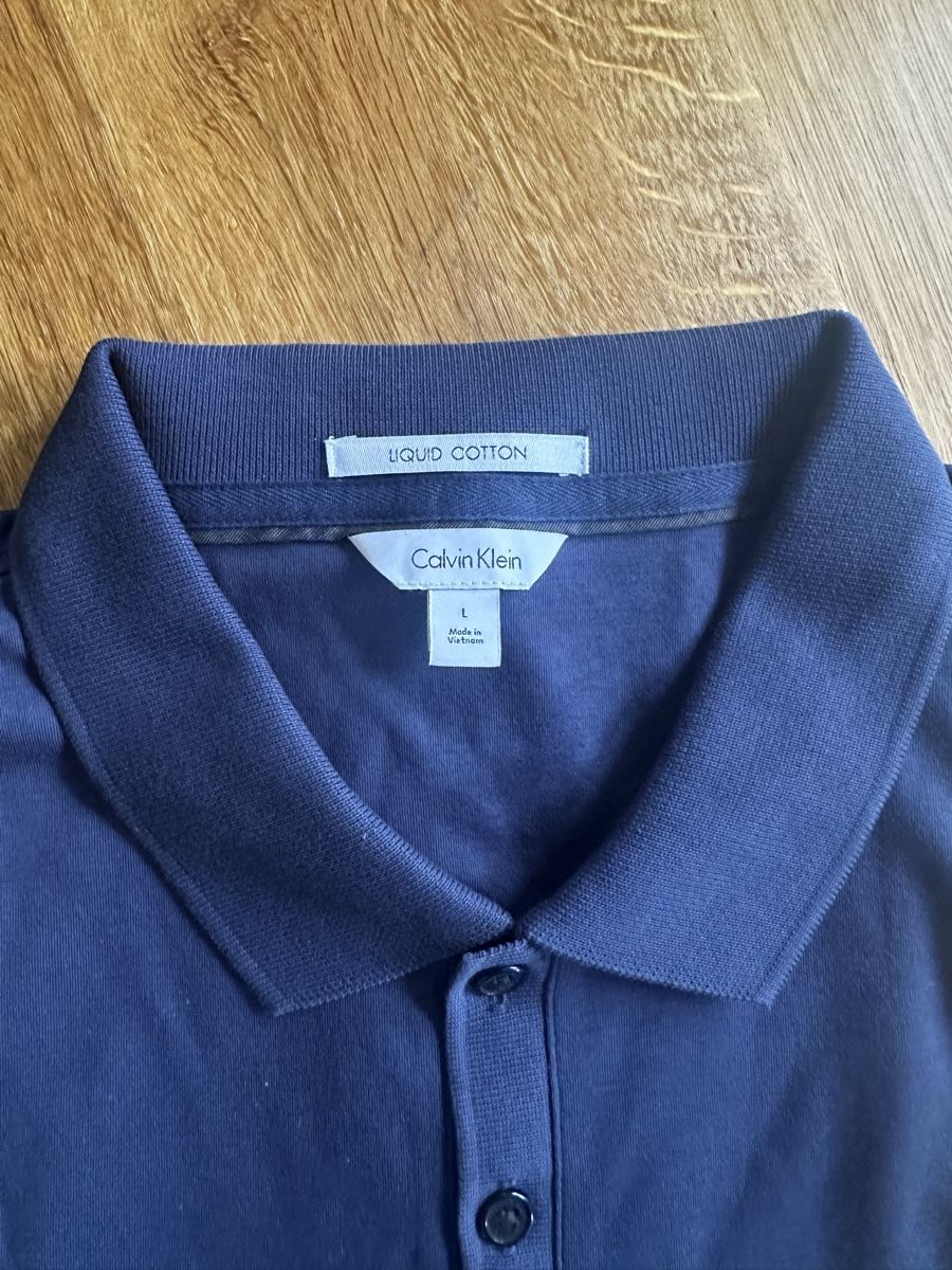 Magliette Polo: Polohemd Calvin Klein dunkelblau Grösse L – Usato da Seuzach venduto da Kingman11 1
