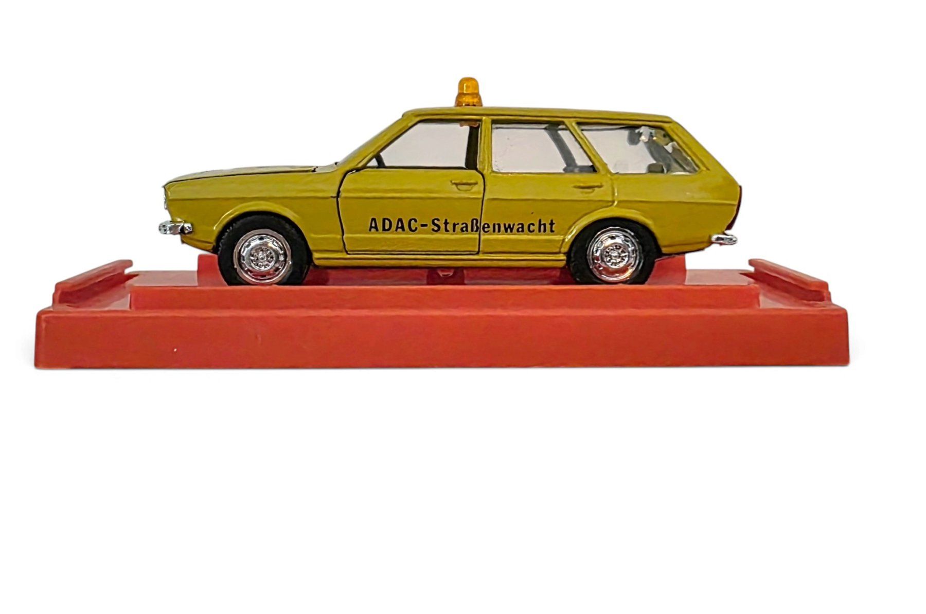 Schuco Modellautos: Schuco ADAC VW Passat Variant – Neu und originalverpackt aus Rickenbach b. Wil von klassikmarkt.ch
