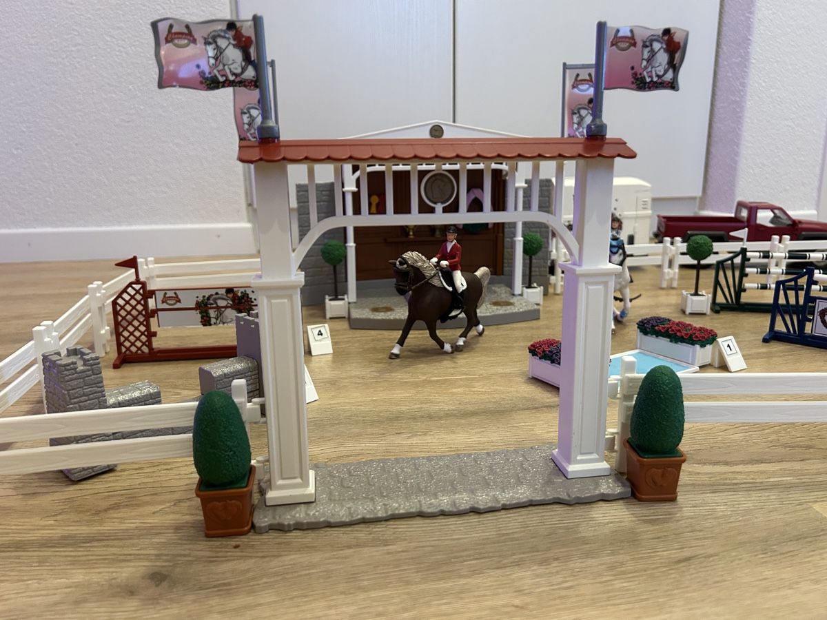 Schleich Spielzeuge: Schleich Turnierplatz – Gebraucht aus Winterberg ZH von Amina023 2