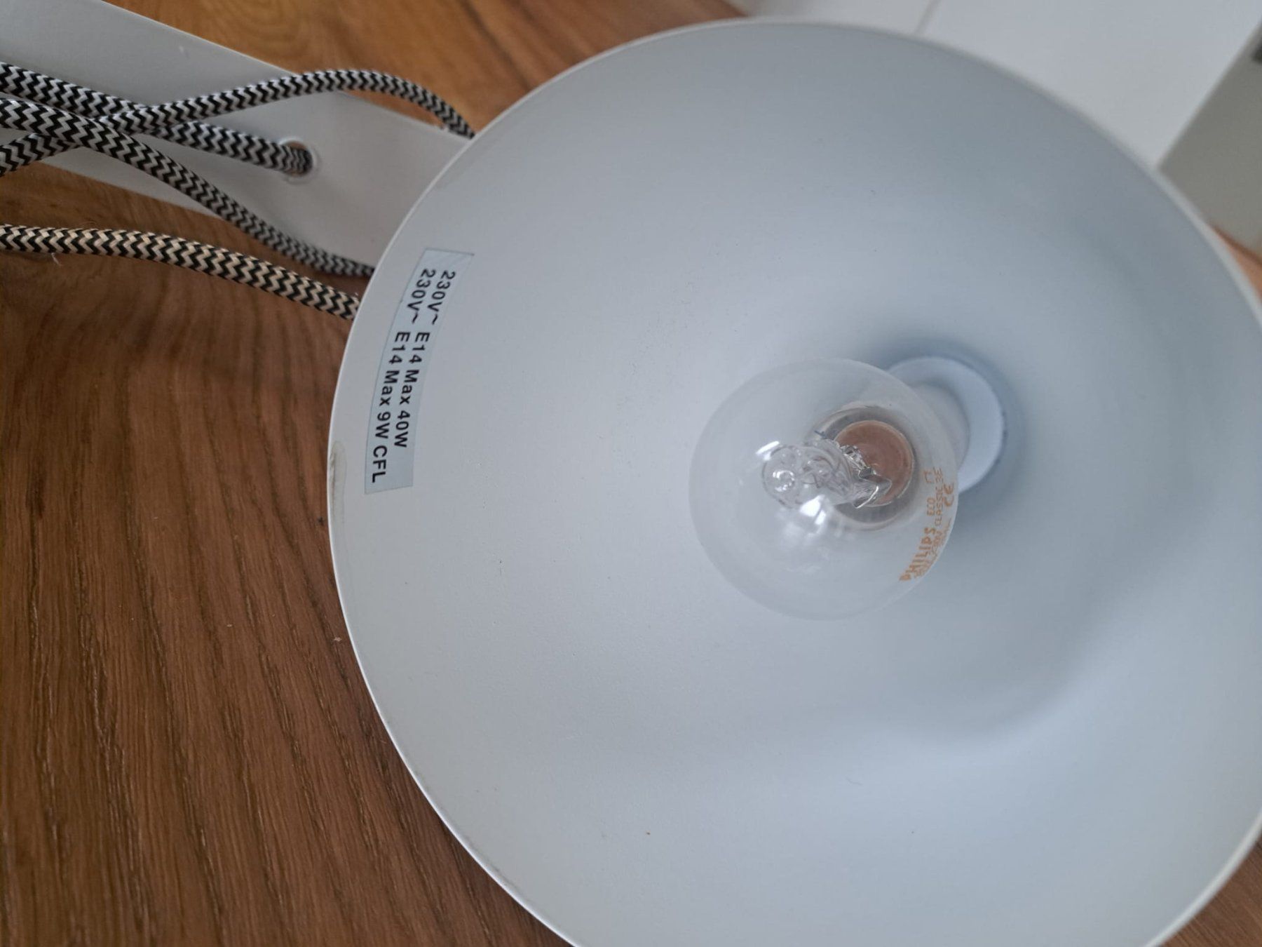 Lampen: Weisse Designer-Tischlampe – Gebraucht aus Wolfhausen von Dragons01 3
