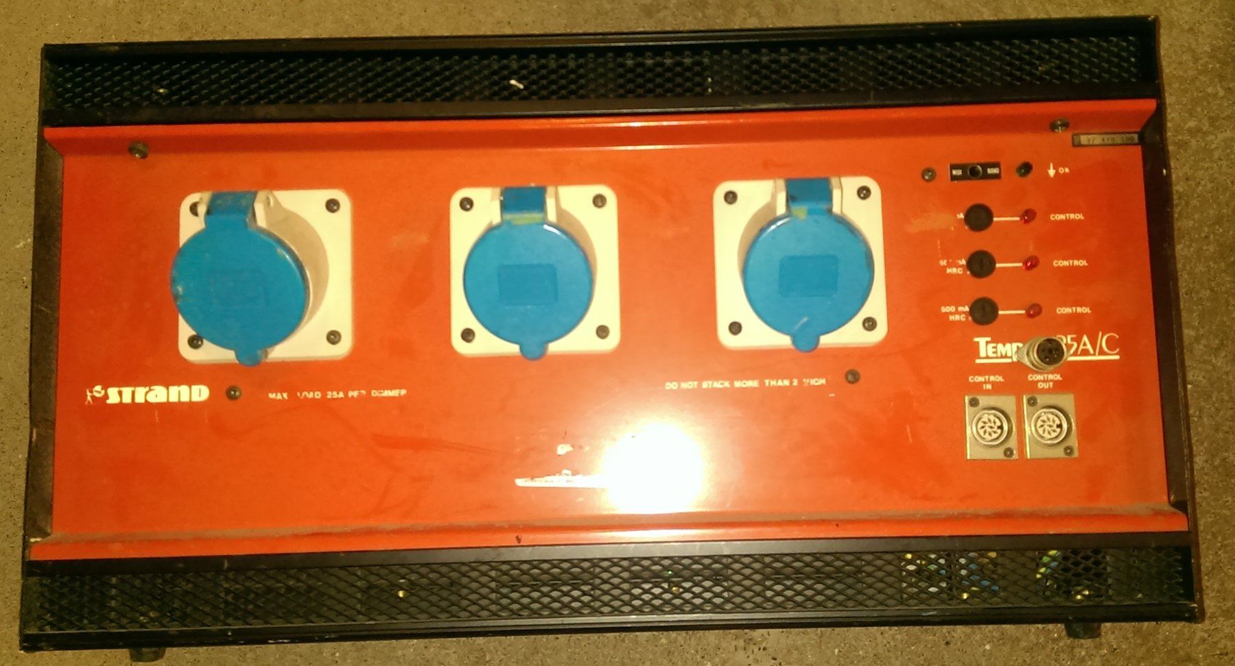 Lampade: Dimmerpack Strand Tempus 3x20A – Usato da Effretikon venduto da mol_fv68