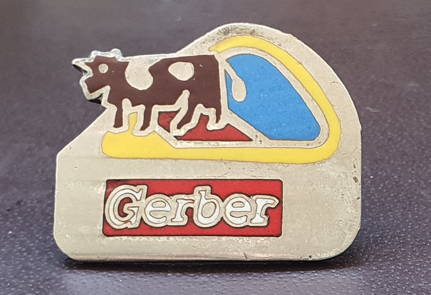 Gerber Placchette & Badge: E816C - Alter Pin Mondo - Gerber Käse Kuh – Usato da Reinach BL venduto da Boston-Verkauf