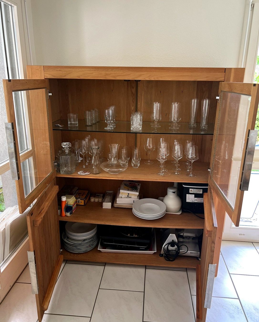 Schränke: Massiver Eichenschrank – Gebraucht aus Volketswil von SecondHanderia 2