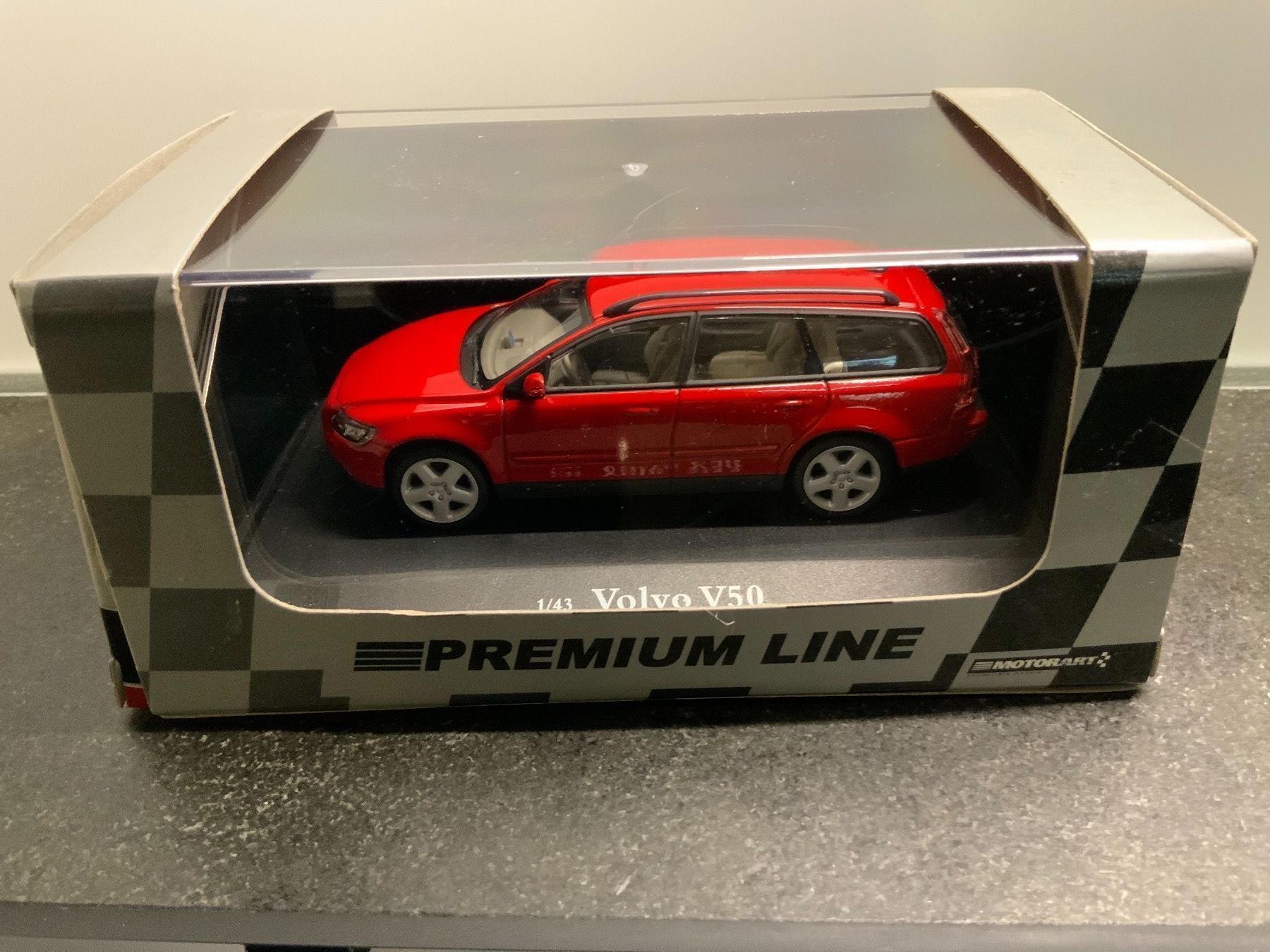 Volvo Modellautos: VOLVO V50 im Massstab 1:43 – Neu und originalverpackt aus Erlenbach im Simmental von Model_box