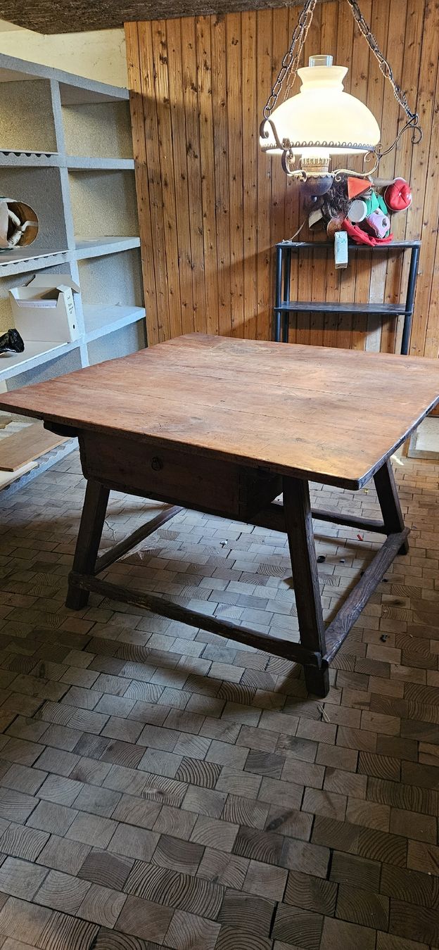 Tische: Antiker Bauerntisch, vermutlich Kirschbaum oder Birne – Gebraucht aus Belp von Ginus85