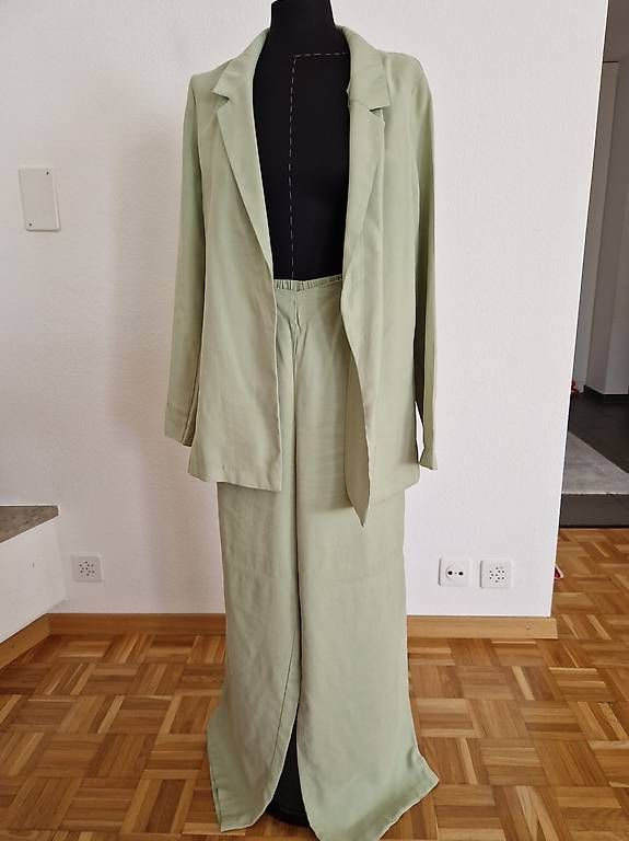 Completi & Tailleur: Damen Hosenanzug Gr.40 Viskose Mint gross geschnitten – Usato da Wallisellen venduto da Mimimi93