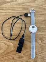Withings Uhr mit Ladegerät