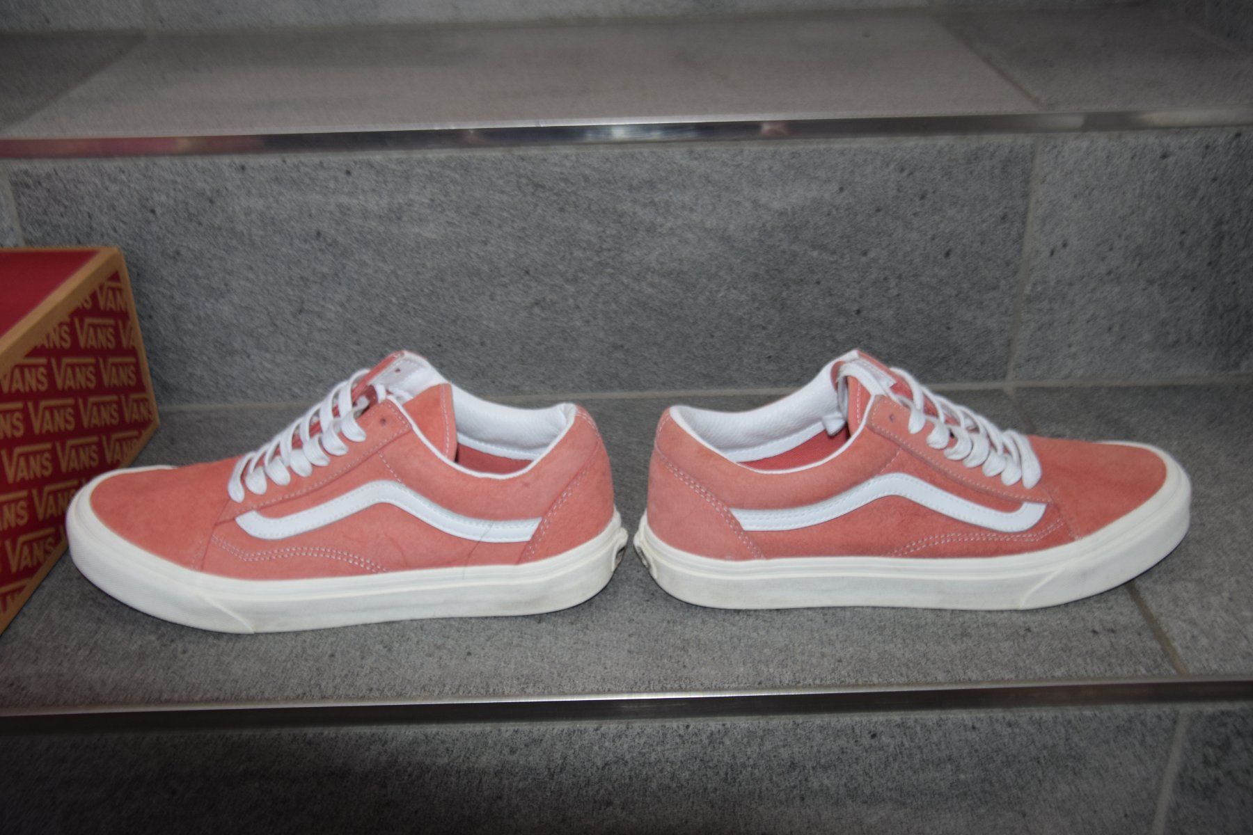 Vans Scarpe da uomo: Vans Old Skool Classic Pink Salmon Suede gr. 41 – Usato da Mezzovico venduto da finsteraar 5