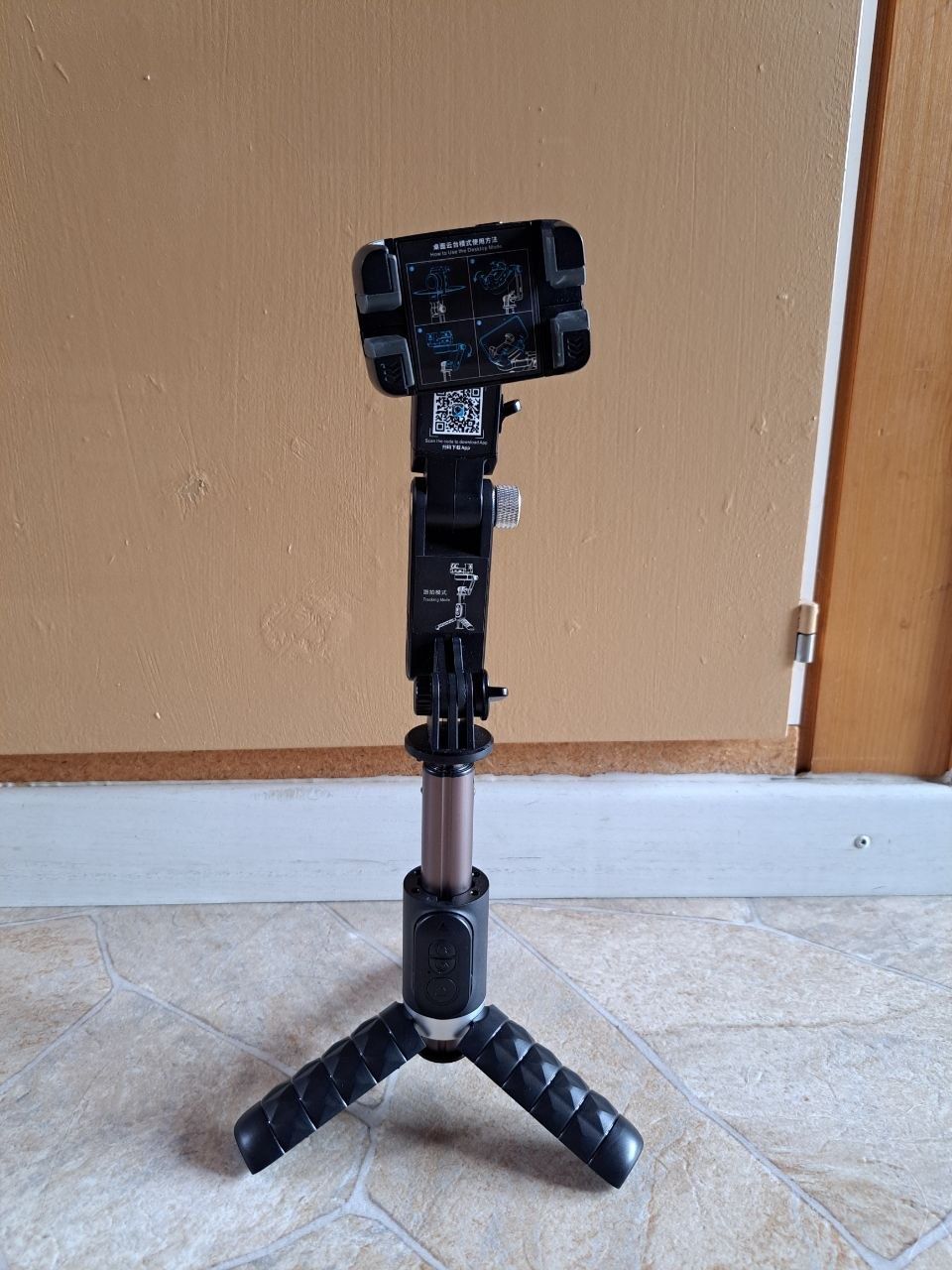 Stative & Stativköpfe: Devia Multifunktionaler Gimbal Selfie-Stick mit Stativ – Defekt aus Inden von Delocepe 1