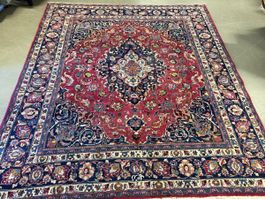 Orientteppich rot blau mit floralem Muster gebraucht