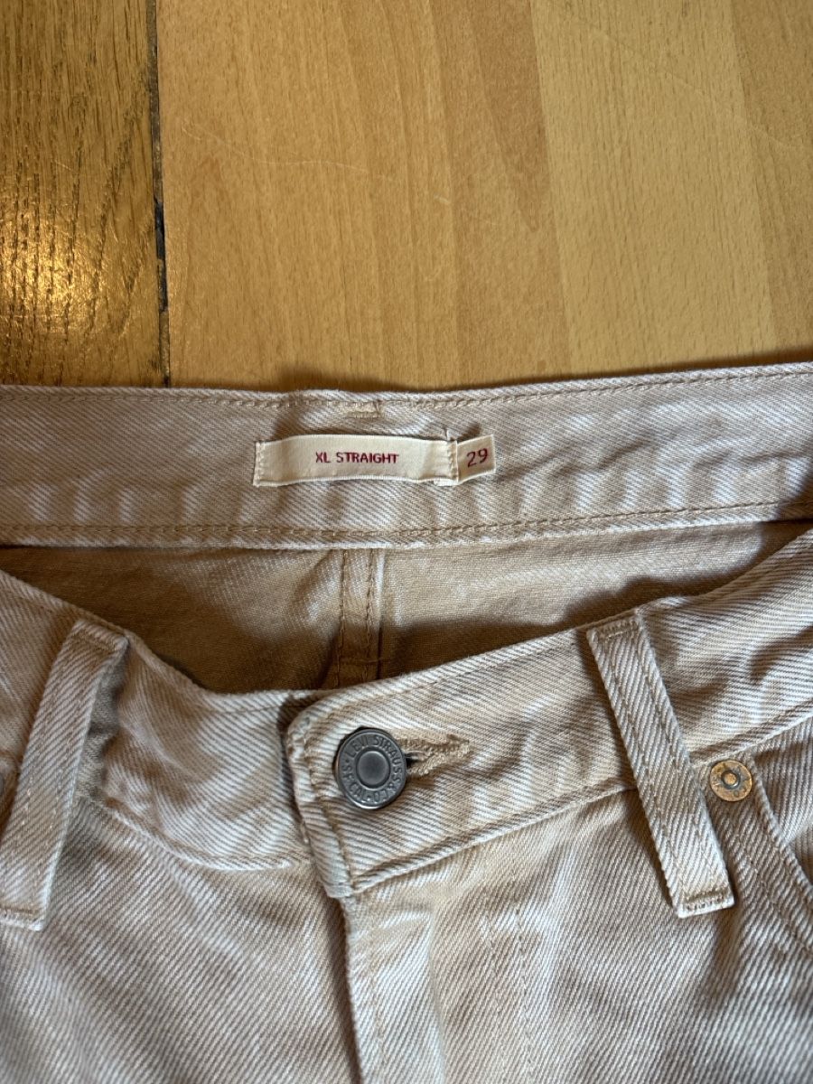 Levi's Jeans: Levis Jeans – Usato da Bern venduto da Lydiixa 1