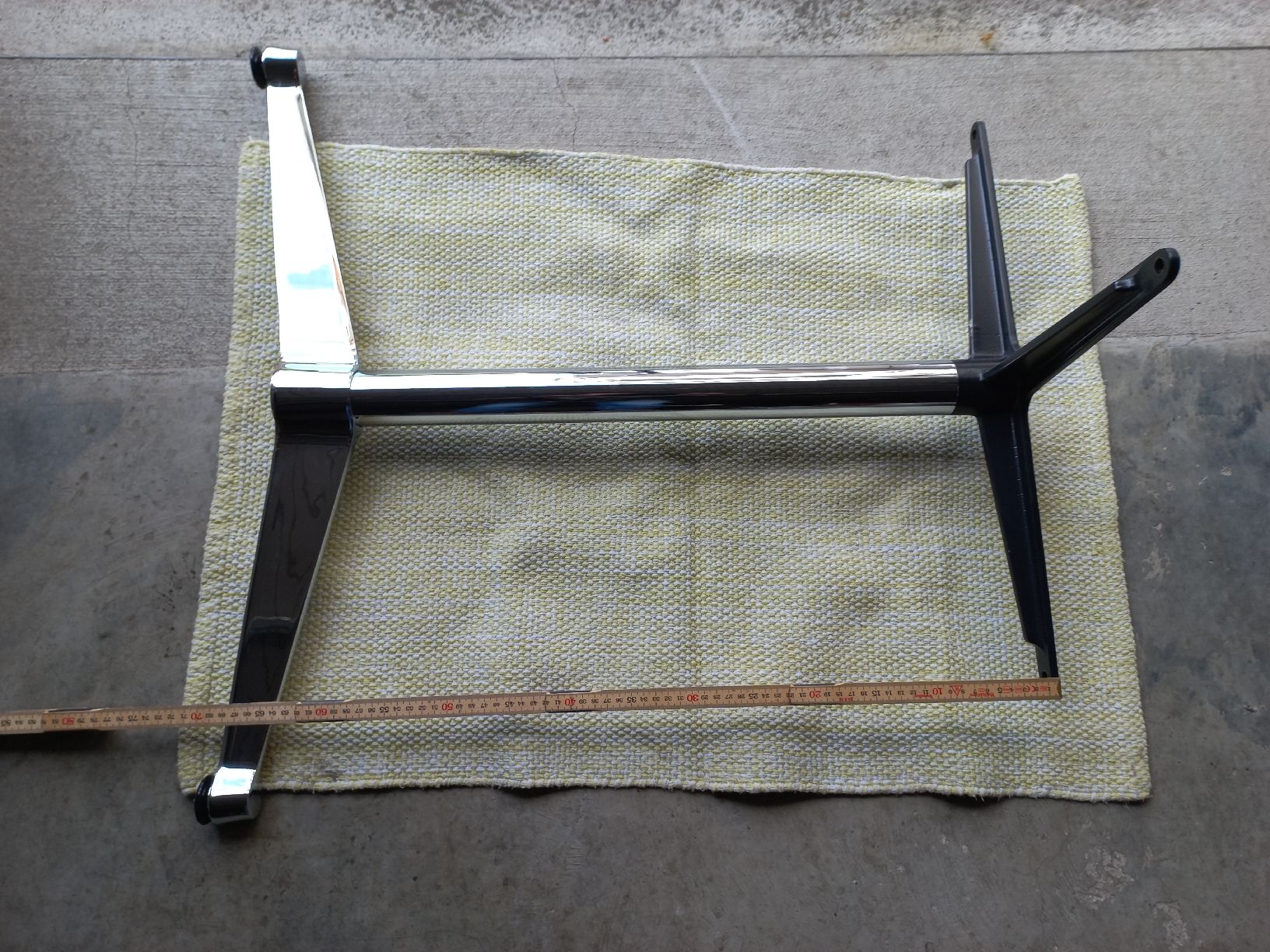 Altri mobili: Vitra Charls Eams Tischfüsse – Usato da Rickenbach ZH venduto da nube68 1
