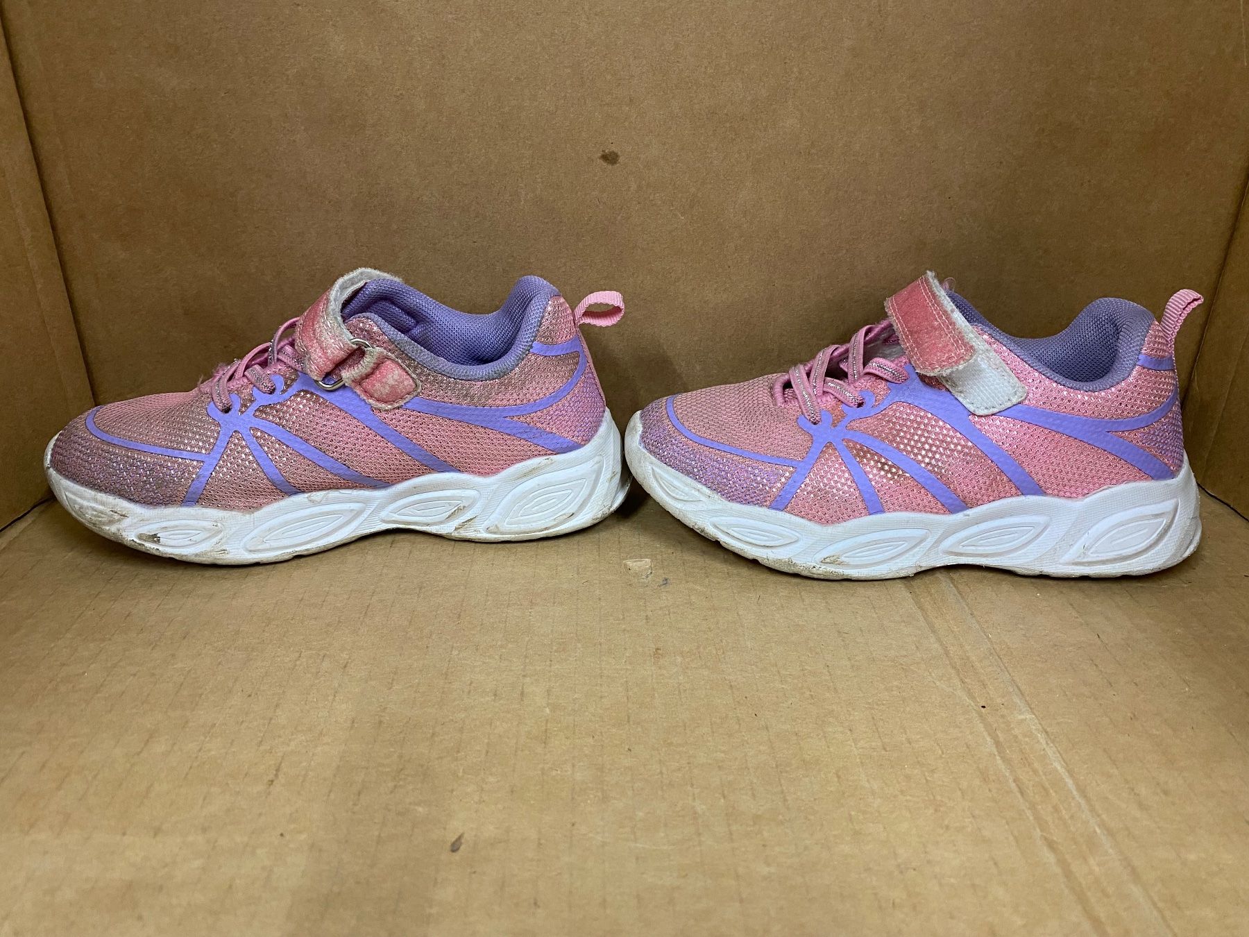 Scarpe per ragazze: Mädchen Turnschuhe Grösse 30 – Usato da Eschlikon TG venduto da RamonaSt 2
