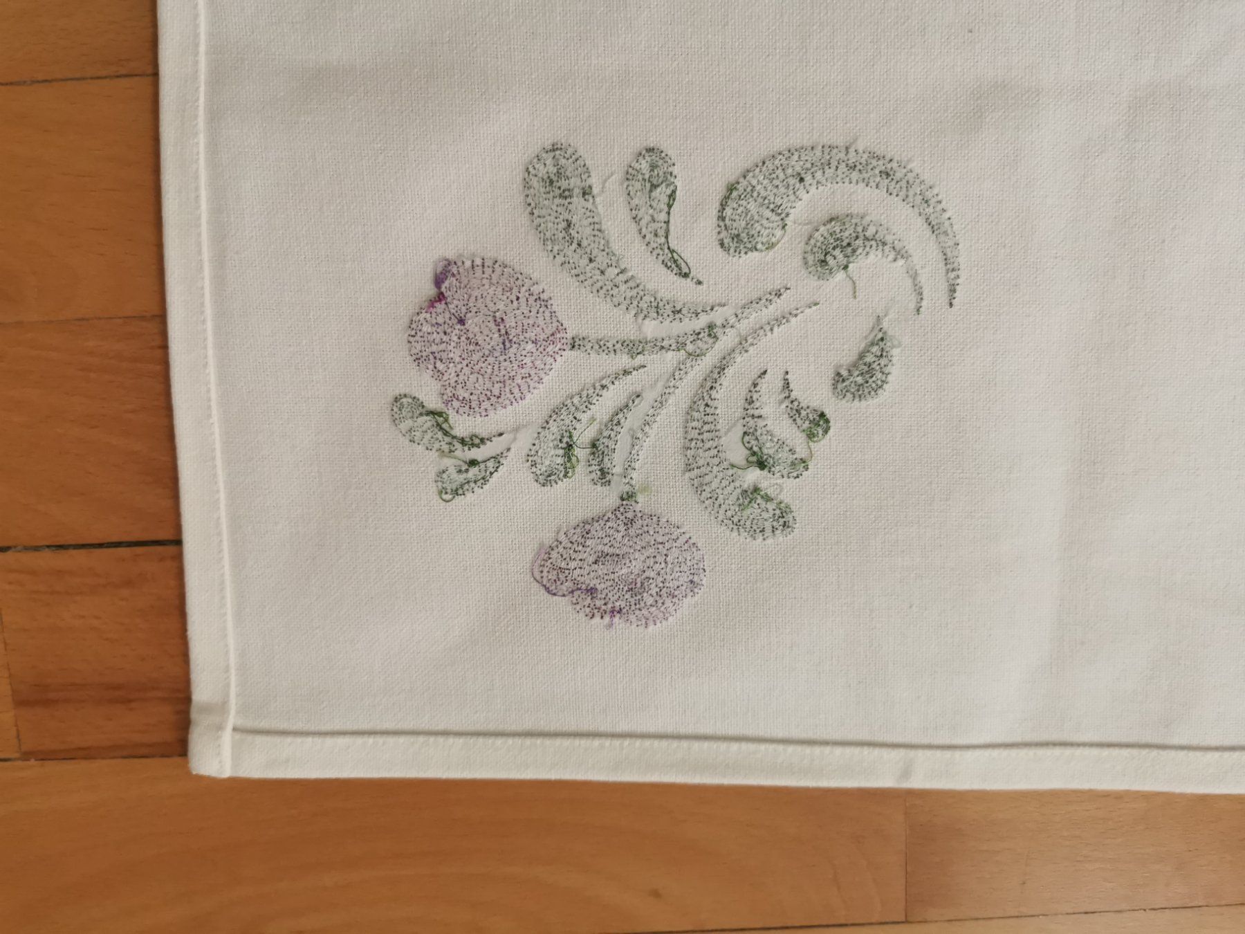 Sottobicchieri: 4 mit Blumenmuster bestickteTischsets – Nuovo (secondo la descrizione) da Birsfelden venduto da dsc_f8gx 5