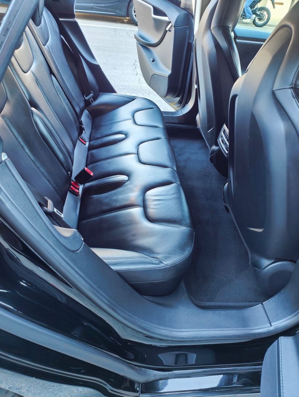 Tesla Automobili: Tesla Model S 85D FREE SUPERCHARGER – Usato da Zürich venduto da ZH77 7