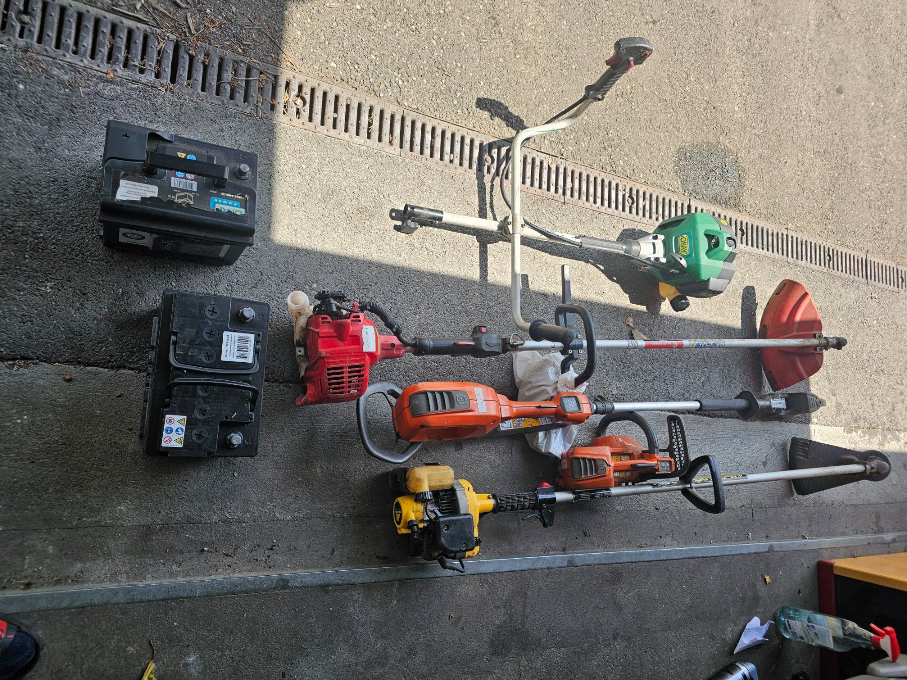 Toutes les machines: Benzin Trimer 3 auto Batterie fur Export – Défectueux à kleindöttingen par Jimi-Hendrix 1