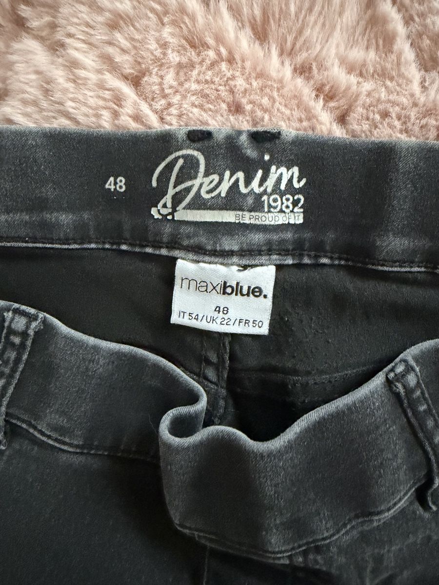 Pantaloni: Maxi Blue Jeans, Grau, Gr. 48 – Usato da Mosnang venduto da Dojajolele 1
