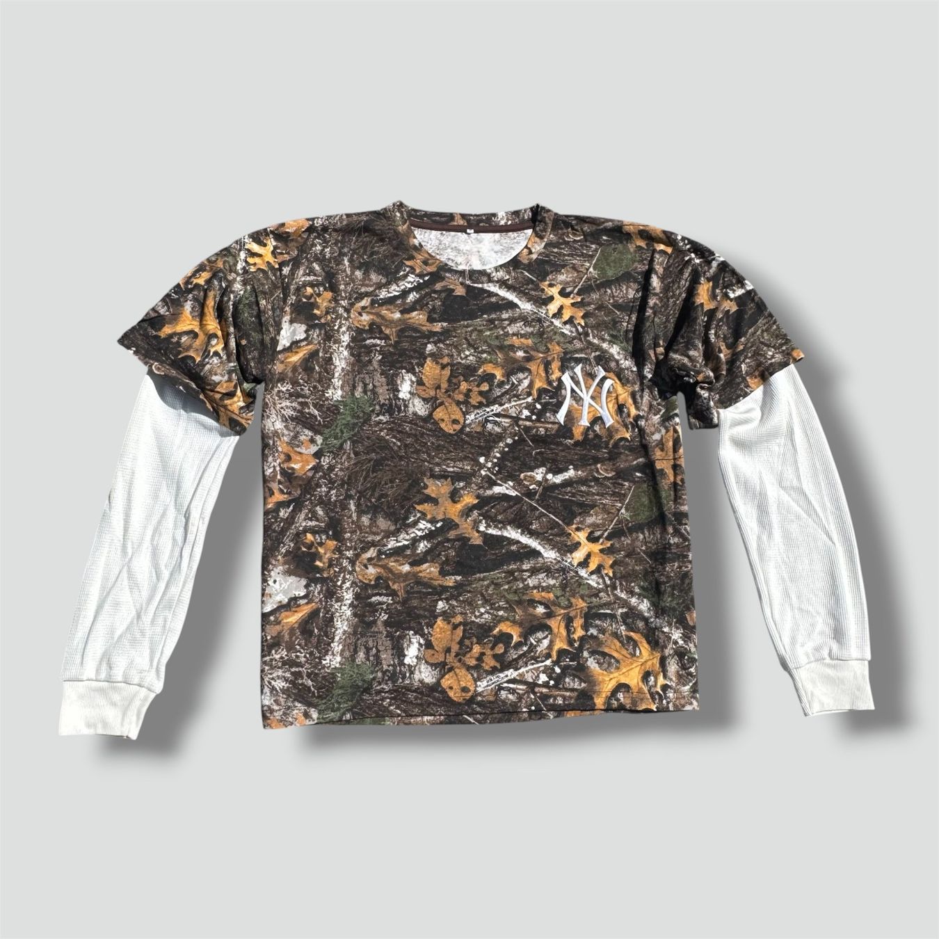 Maglioni & Felpe: Yankees custom made camouflage leaf longsleeve – Usato da St. Gallen venduto da sourced_limited