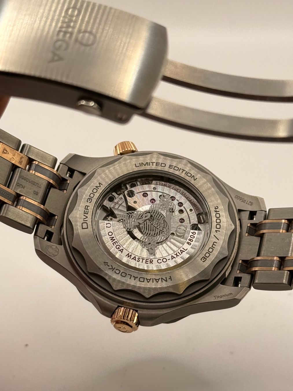Omega Orologi: Omega Seamaster Diver 300M Titanium Bronze Gold – Usato da Bottens venduto da Evergold.ch 3