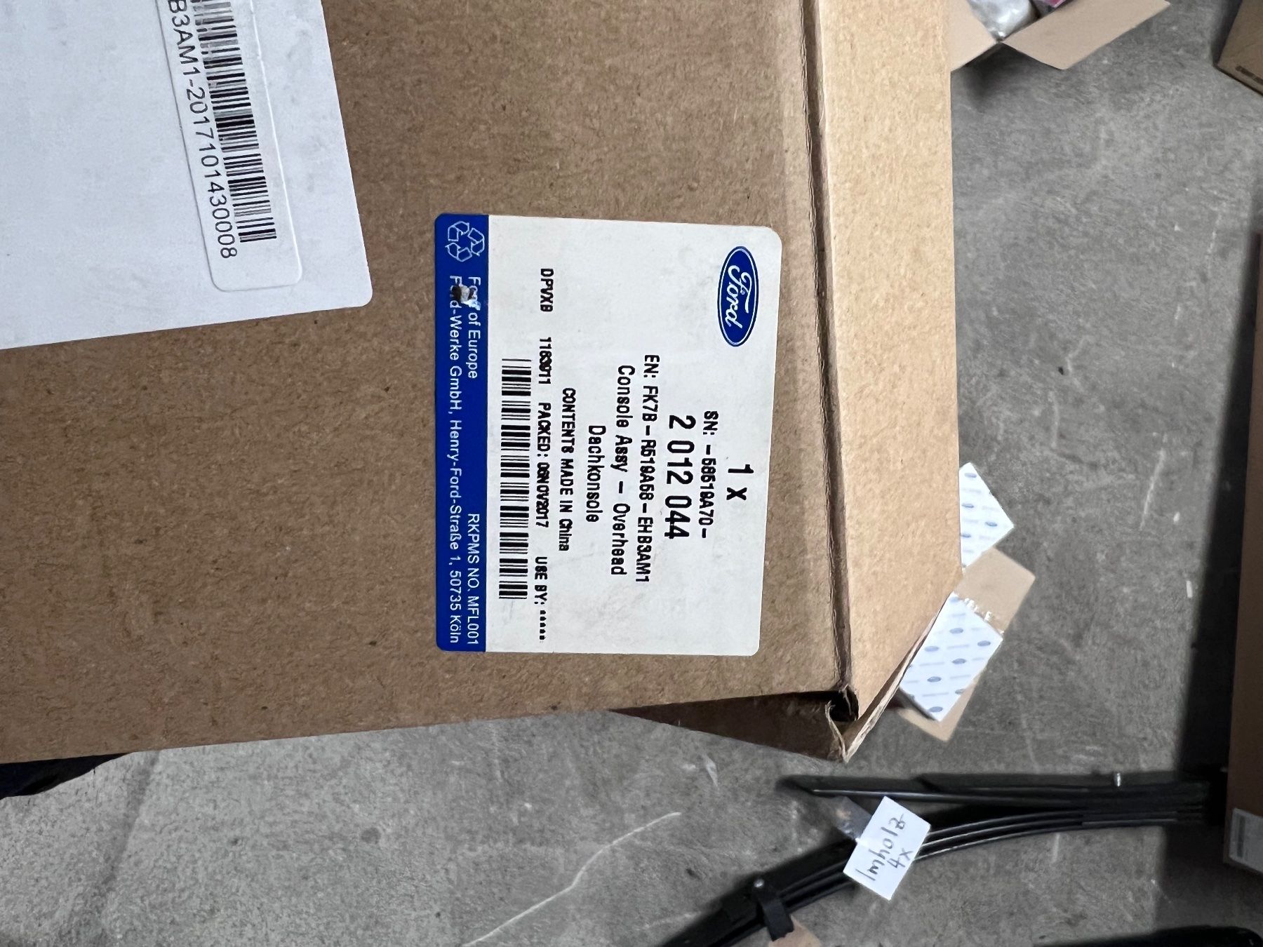 Tutti pezzi di ricambio auto: DACHKONSOLE FORD – Nuovo e nell'imballaggio originale da Cham venduto da Imholz-Autohaus 1