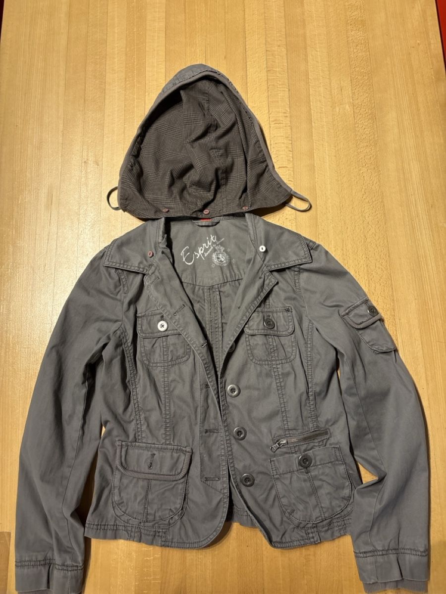 Esprit Vestes: Veste Esprit  – Neuf (Voir description) à Uvrier par lou_dhk8