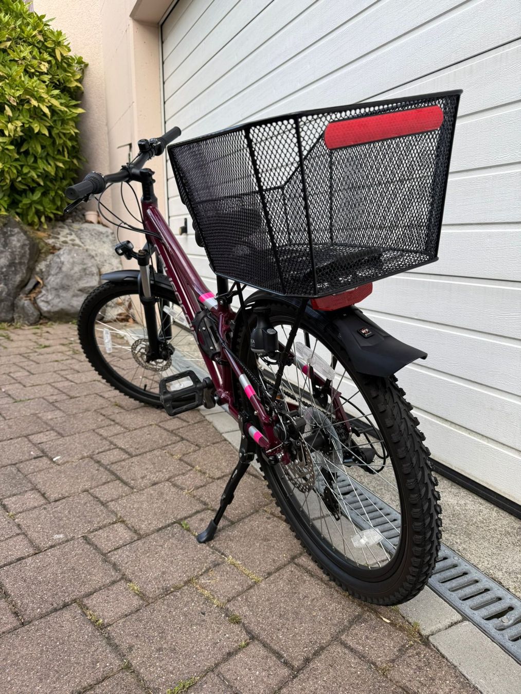 Vélos: Top Mädchenvelo 24" in dunkelrot mit Velocomputer – D'occasion à Abtwil AG par Swissraver 2