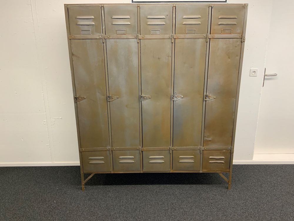 Militär Spint/Locker aus Metall mit 5 Abteil (Gebraucht) in Herrliberg ...