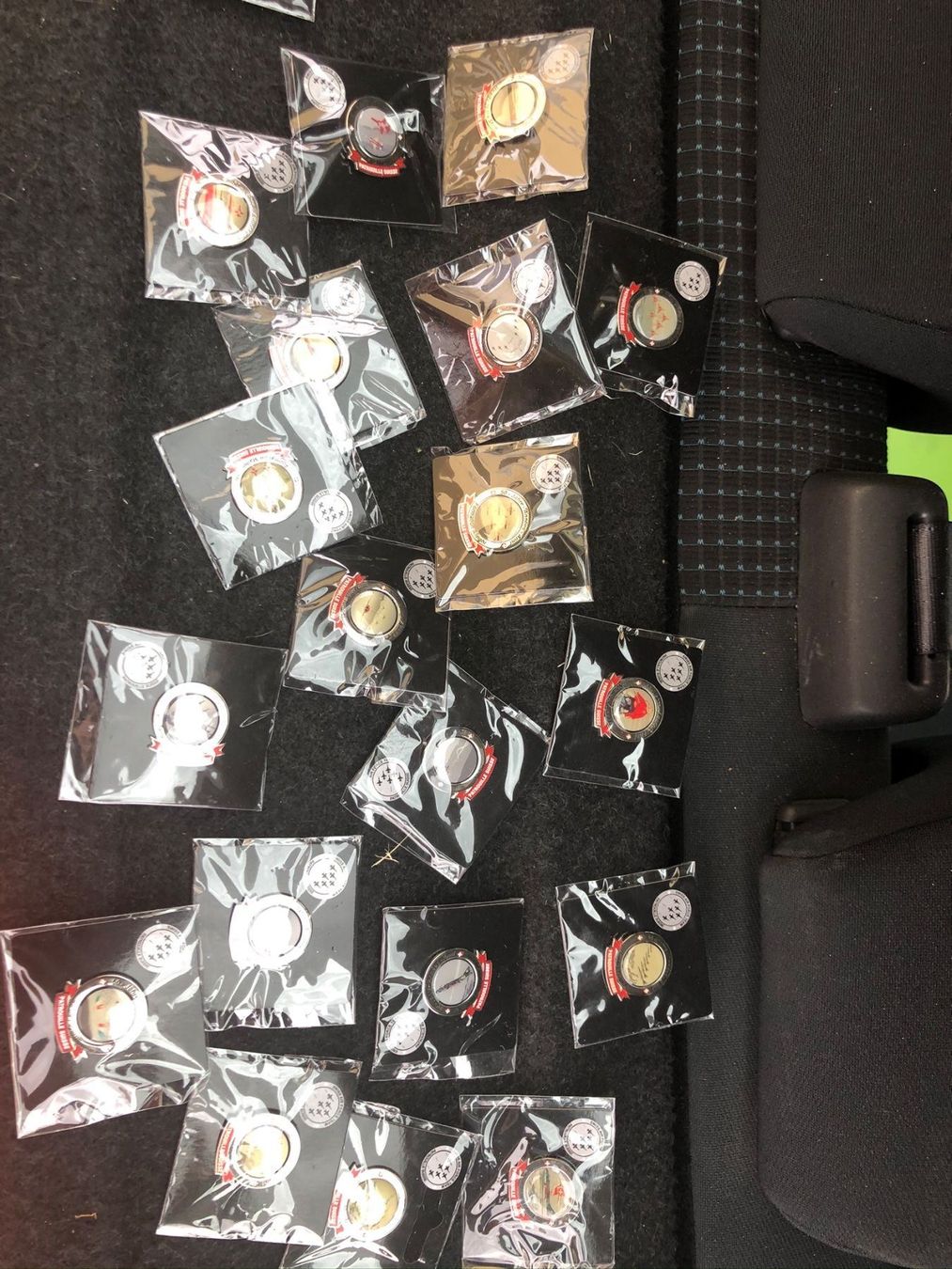 Spille: Diverse Patrouille Swiss pin – Nuovo e nell'imballaggio originale da Langwiesen venduto da eve_2xsq 1
