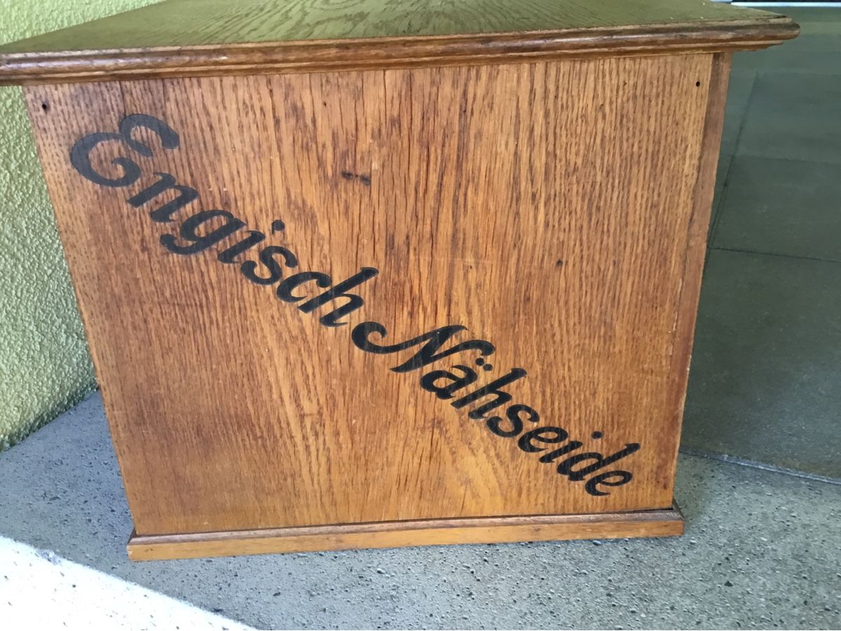 Cassettiere: Antikes Englisches Nähseiden Möbel – Usato da St. Gallen venduto da chamilla 9