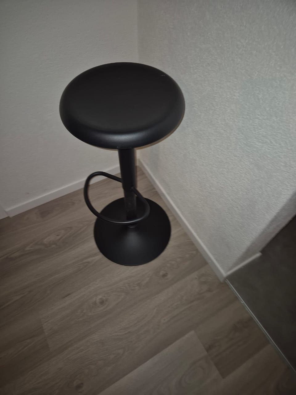 Hocker: Stool/Tabouret noir – Gebraucht aus Basel von M.Ben 2