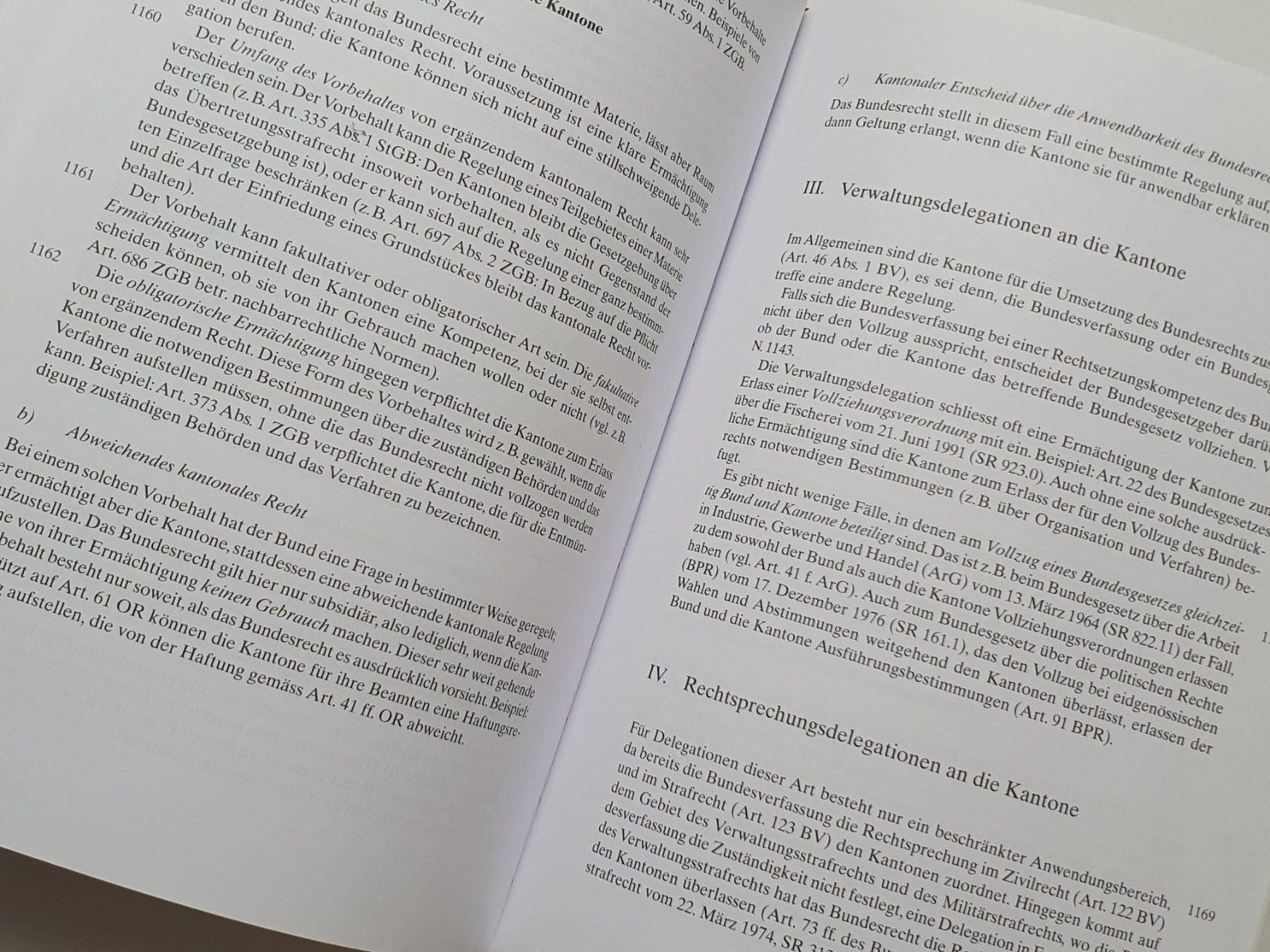 Libri: Schweizerisches Bundesstaatsrecht – Usato da Oberdorf BL venduto da BaldenEagle 2