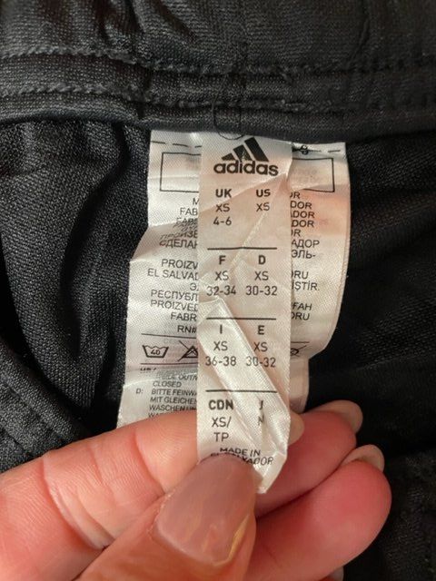 Adidas Hosen: ADIDAS Trainerhose Gr.XS – Gebraucht aus Ramiswil von cor_5qml 2