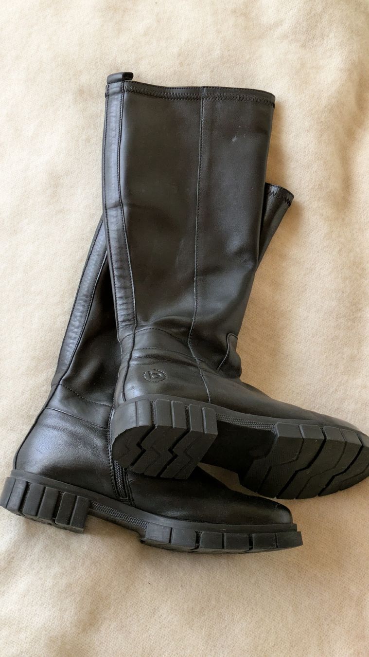 Damenschuhe: Stiefel schwarz Leder Grösse 39 – Gebraucht aus Trüllikon von NAURELIJ