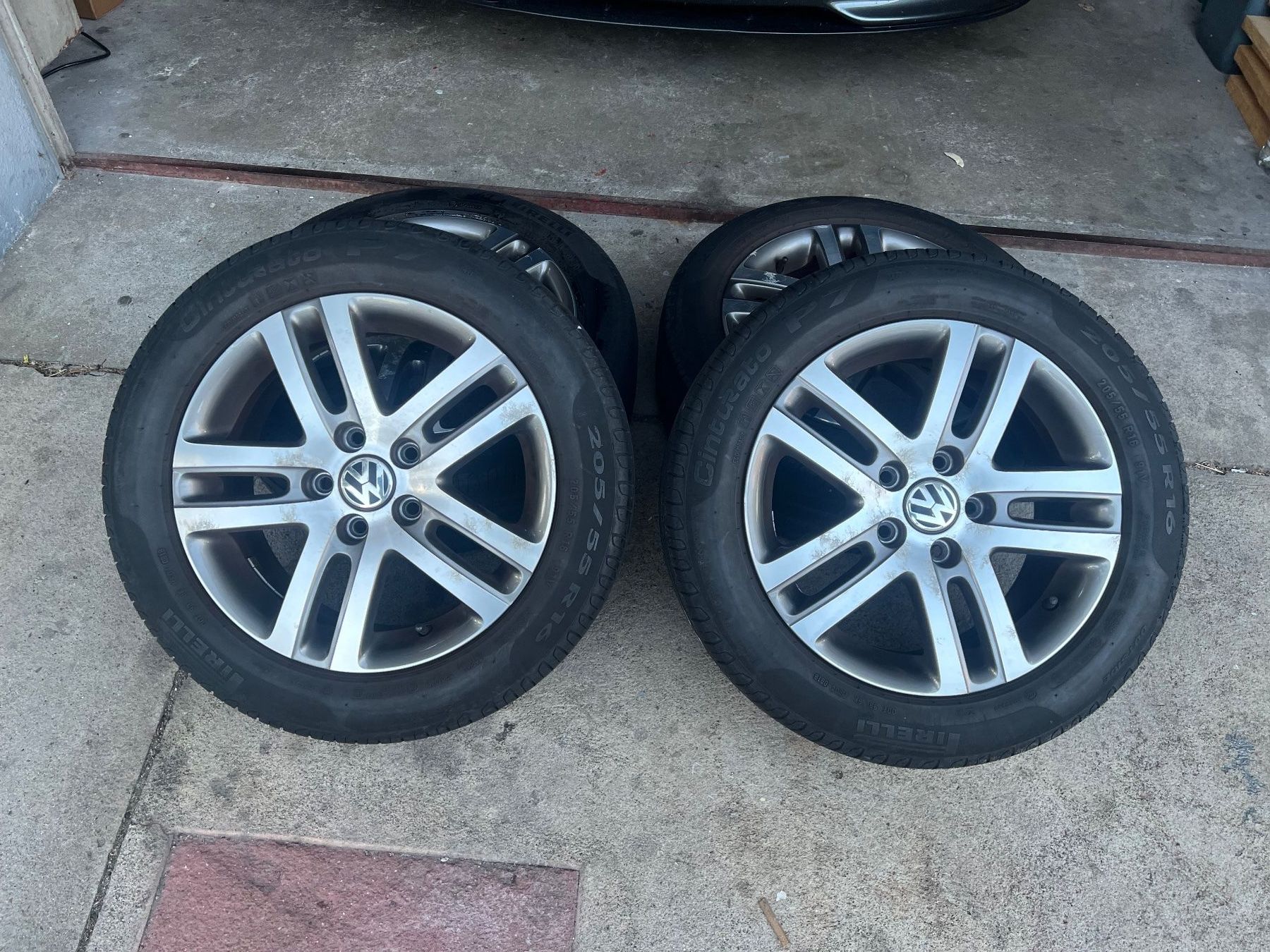 Volkswagen Pneumatici & Ruote complete: VW Golf Eos Jetta Passat Sommerräder – Usato da Jona venduto da Tupi2