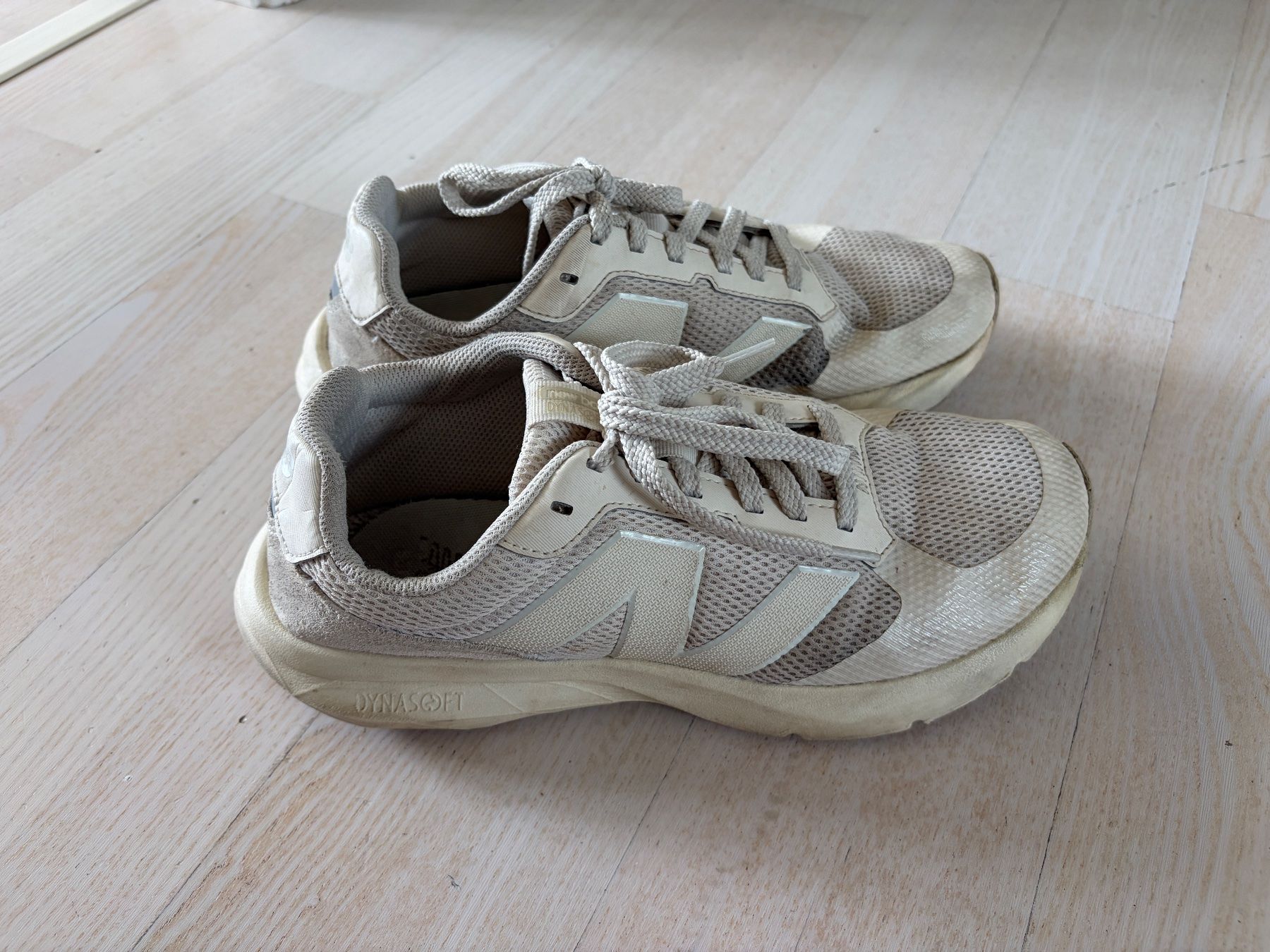 New Balance Scarpe da uomo: Chaussures de marche/course New Balance – Usato da Mont-sur-Lausanne venduto da kai_fy28