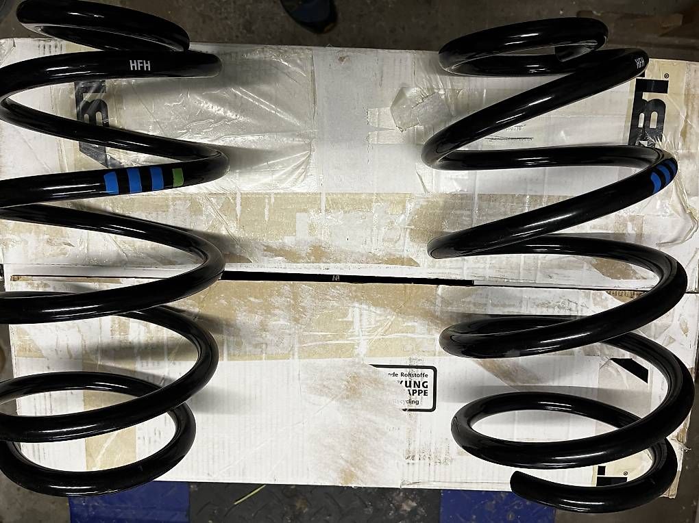 Tutti pezzi di ricambio auto: Federn Vorne VW T6 7E5411105E – Usato da Grub SG venduto da Ruebis99