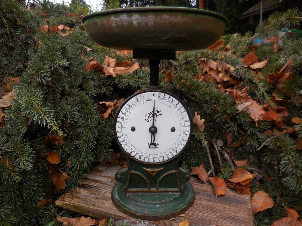Balance de cuisine française vintage en fonte émaillée grise