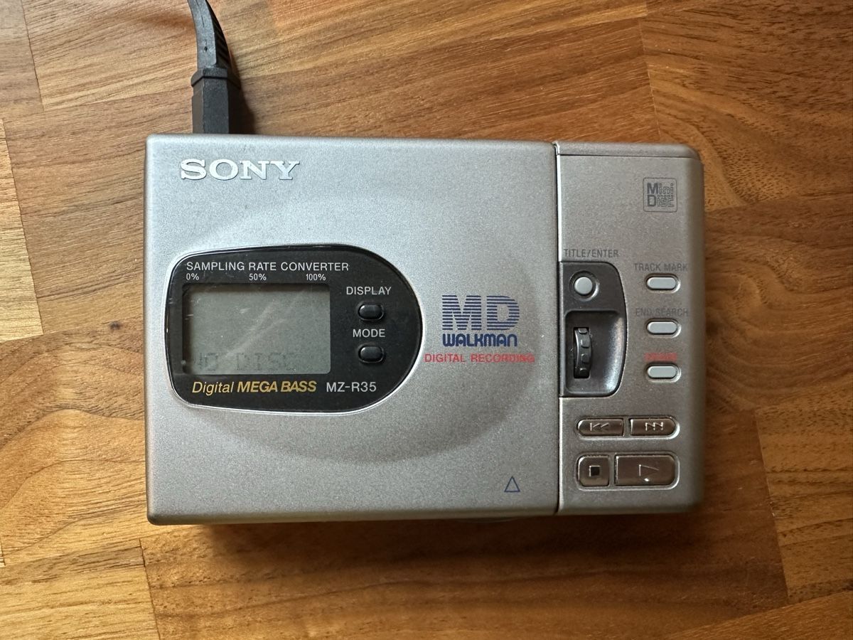 Sony Lettore multimediale portatile: Sony MD Walkman MZ-R35 – Usato da Zürich venduto da chrigu_ 2