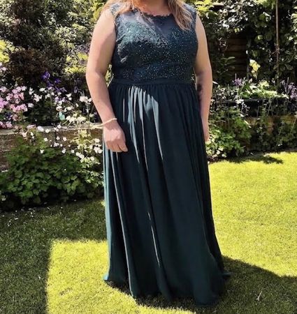 Abendkleid lang dunkelgrün mit Pailletten guter Zustand