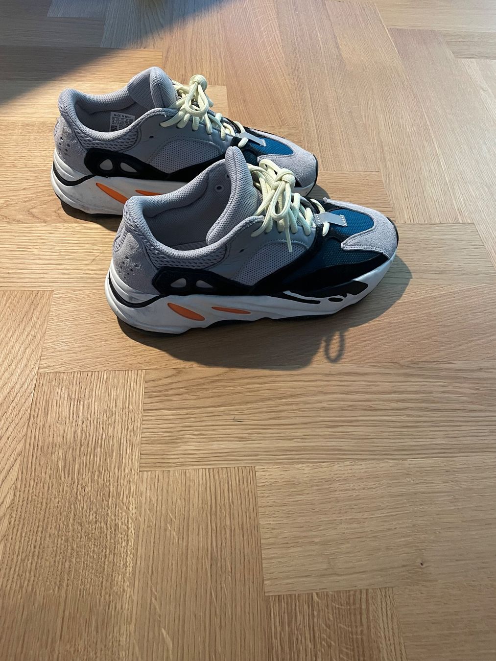 Adidas Herrenschuhe: Original Yeezy Boost 700 V2 "Inertia" Gr. 41 1/3 – Gebraucht aus Zürich von Saratue 1