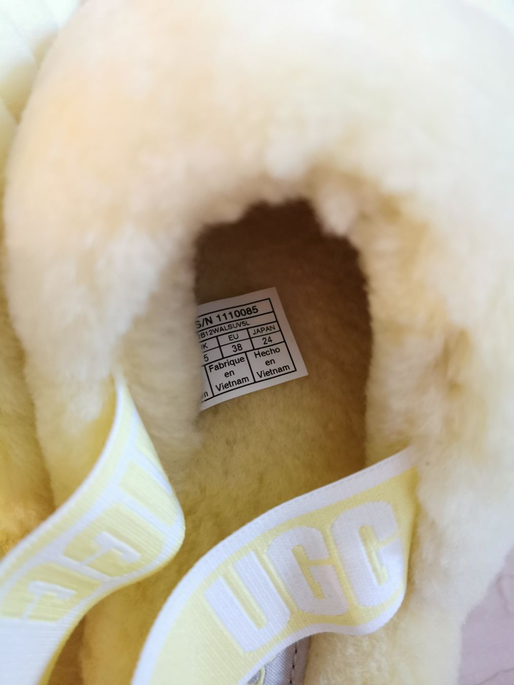 Ugg Scarpe da donna: Ugg fluff slides Gr 38 – Nuovo (secondo la descrizione) da Frauenfeld venduto da Shiranui 2