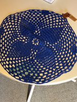 TISCHDECKE-RUND-BLAU,HANDGEMACHT