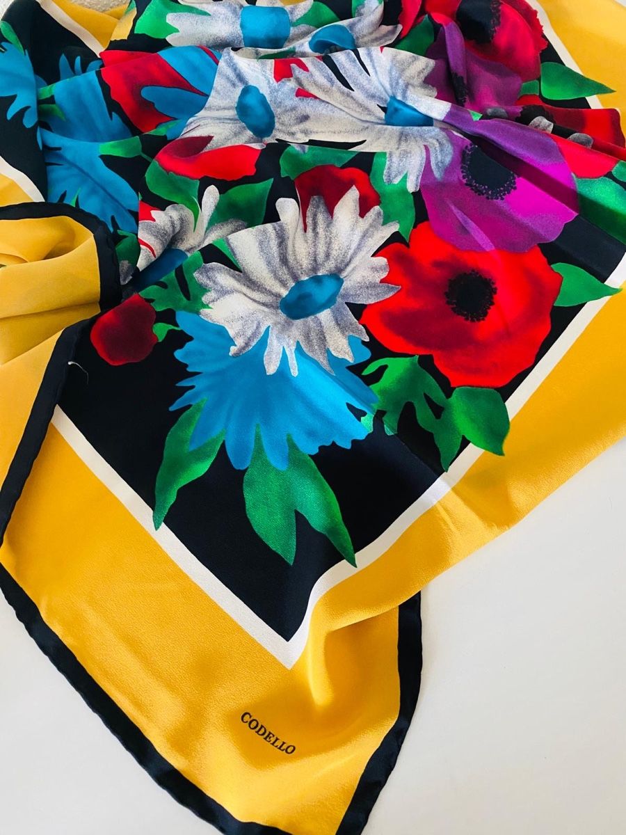 Codello Foulards, Tücher & Schals: Wunderschönes, geblumtes Tuch von Codello neuwertig  – Gebraucht aus Oberglatt ZH von jul_nhy7 1
