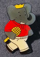 BB796 - Pin Elefant Babar mit Tennis Raket