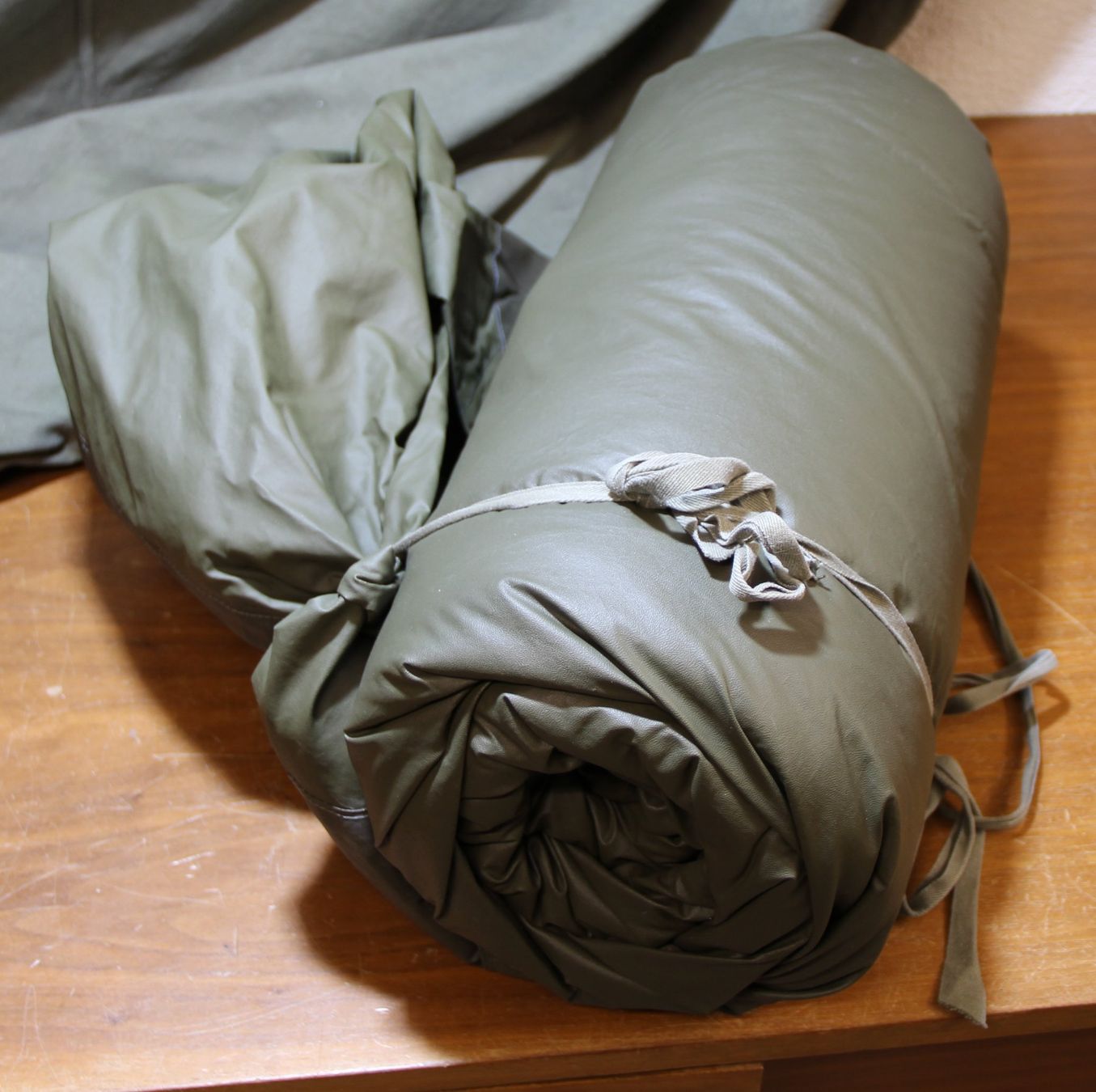 Schweizer Armee Sacchi a pelo: Original Schweizer Armee Schlafsack mit Aussenhülle – Usato da Belp venduto da Tomsek