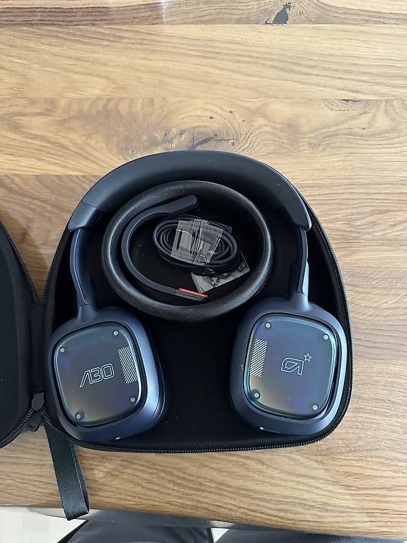 Logitech Cuffie: Casque Astro A30 avec étui et câbles inclus – Usato da Bulle venduto da tom1630